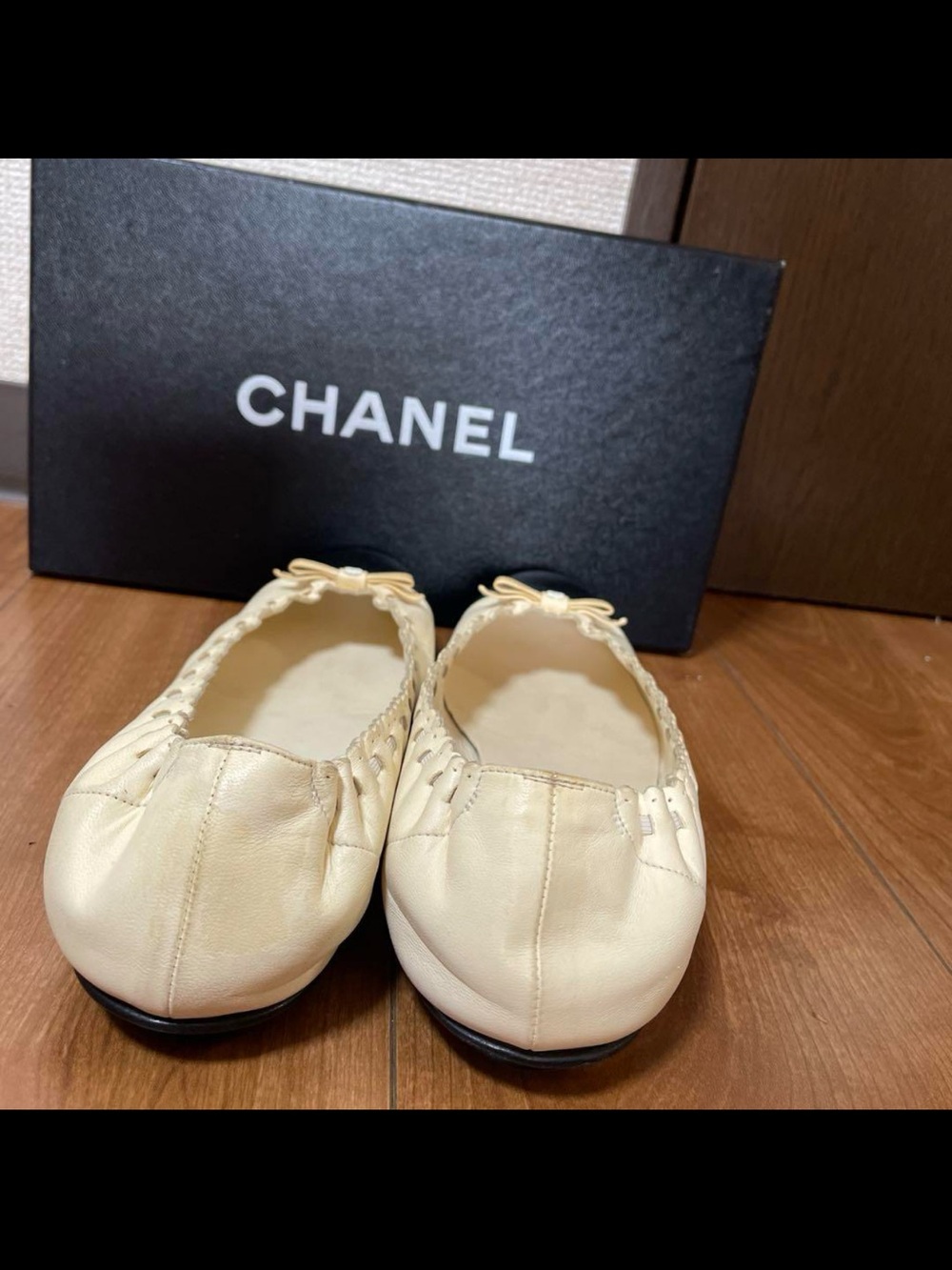 Chanel Cream Embroidered Ballet Flats with Black Patent Cap Toe size 37 - Picture 4 of 7